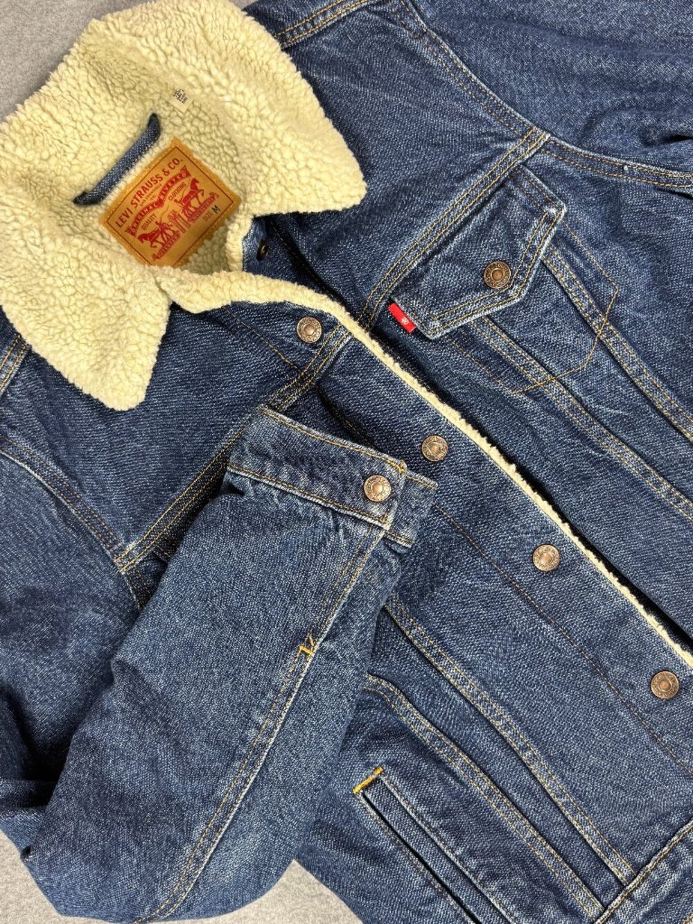 Levi's Classic Sherpa Lined Denim Trucker Jacket Medium